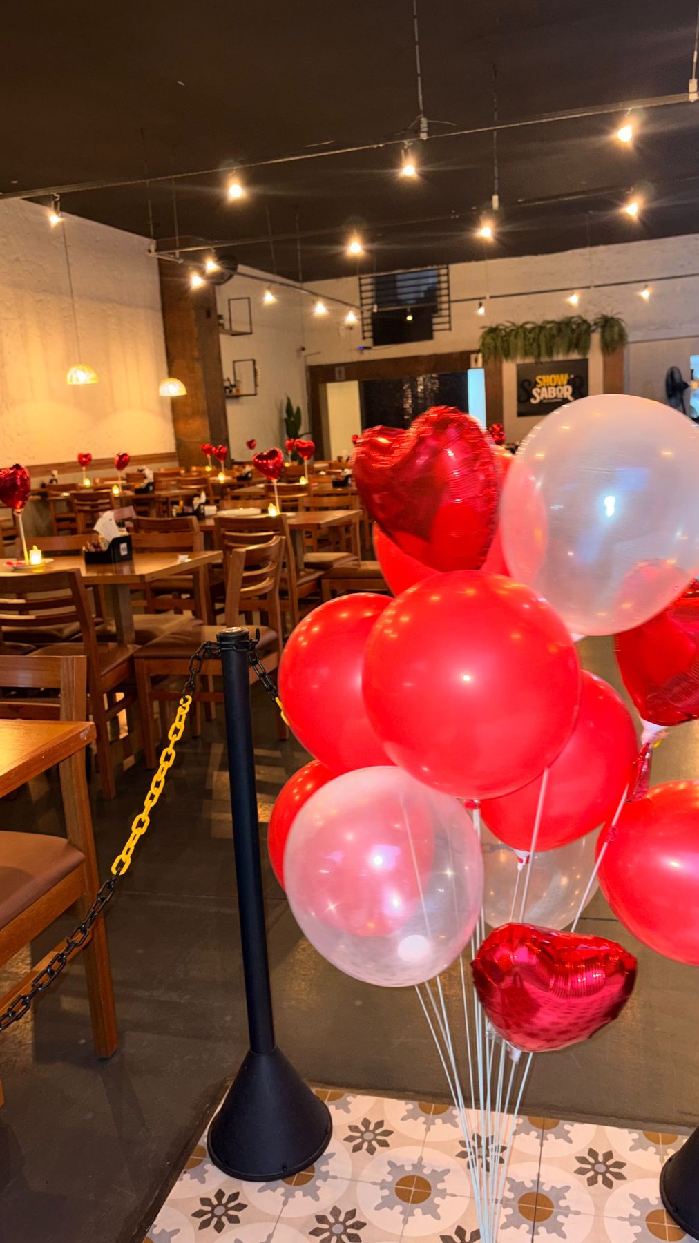 Mesa decorada para aniversário no Show de Sabor Restaurante